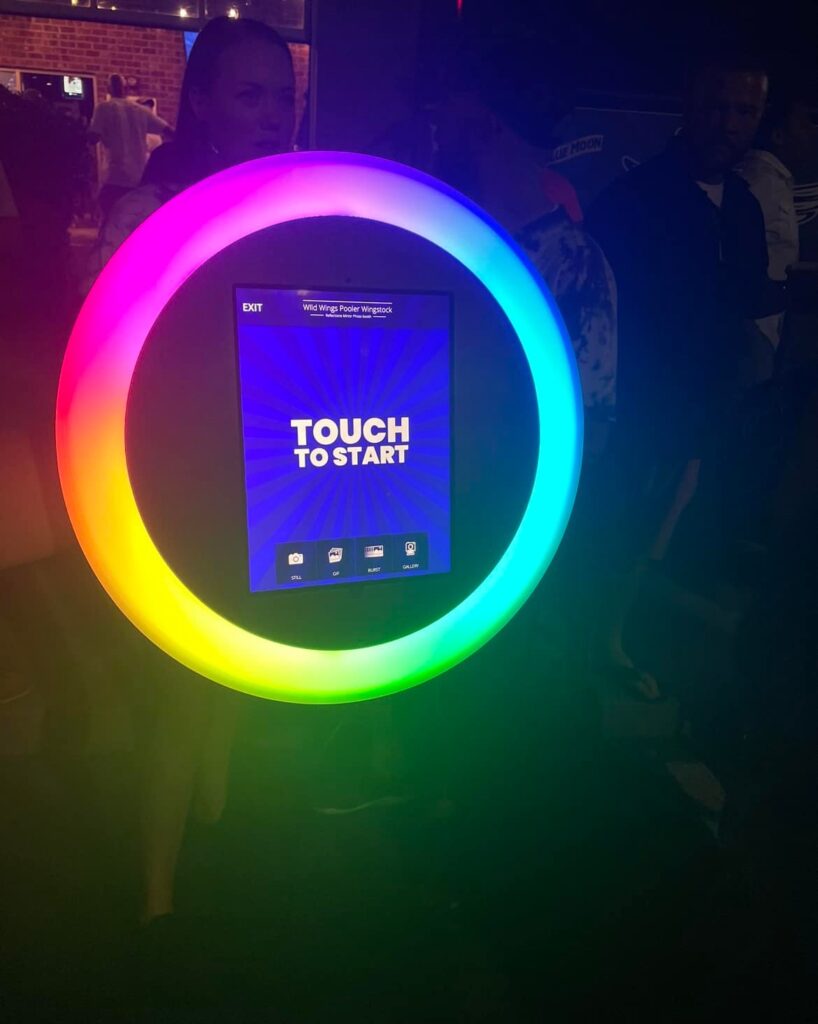 picture of the mobile ring roamer photo booth