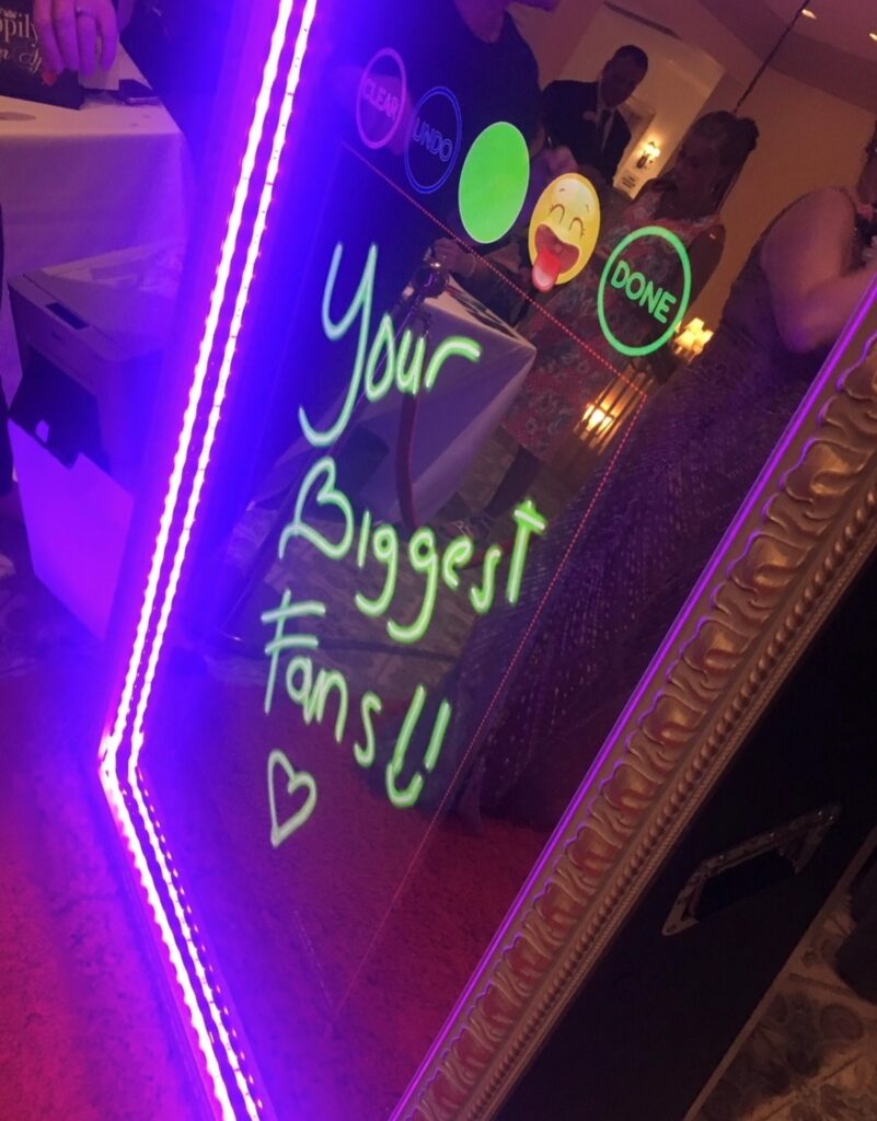 writing on mirror photo booth